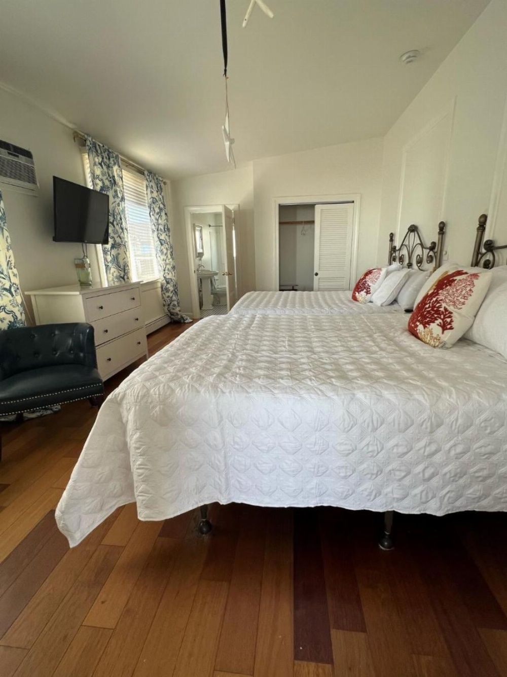 Inkwell Beach Cottage Image 10